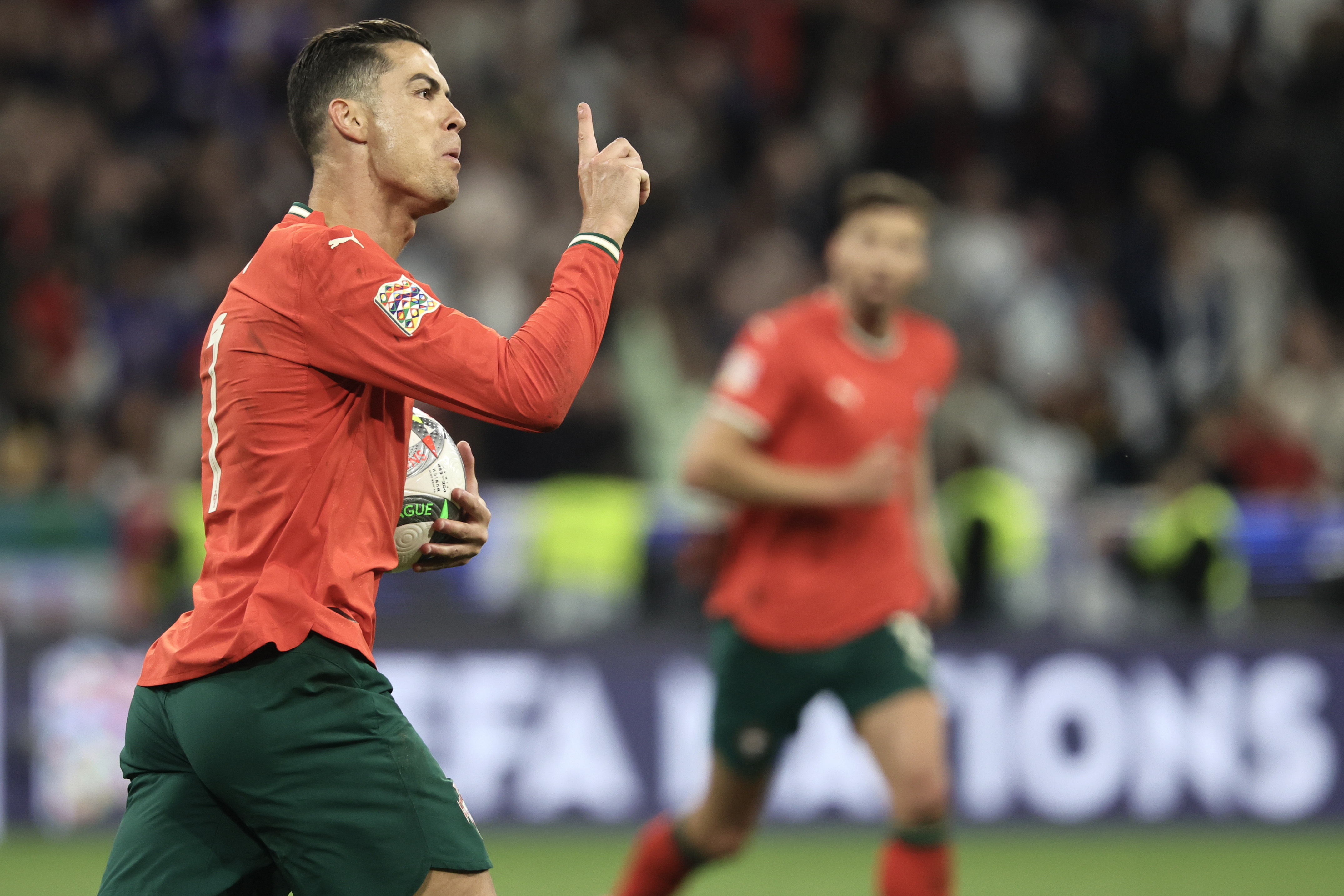 雷速直播-欧国联榜首争夺激烈：球队斗志高涨的简单介绍