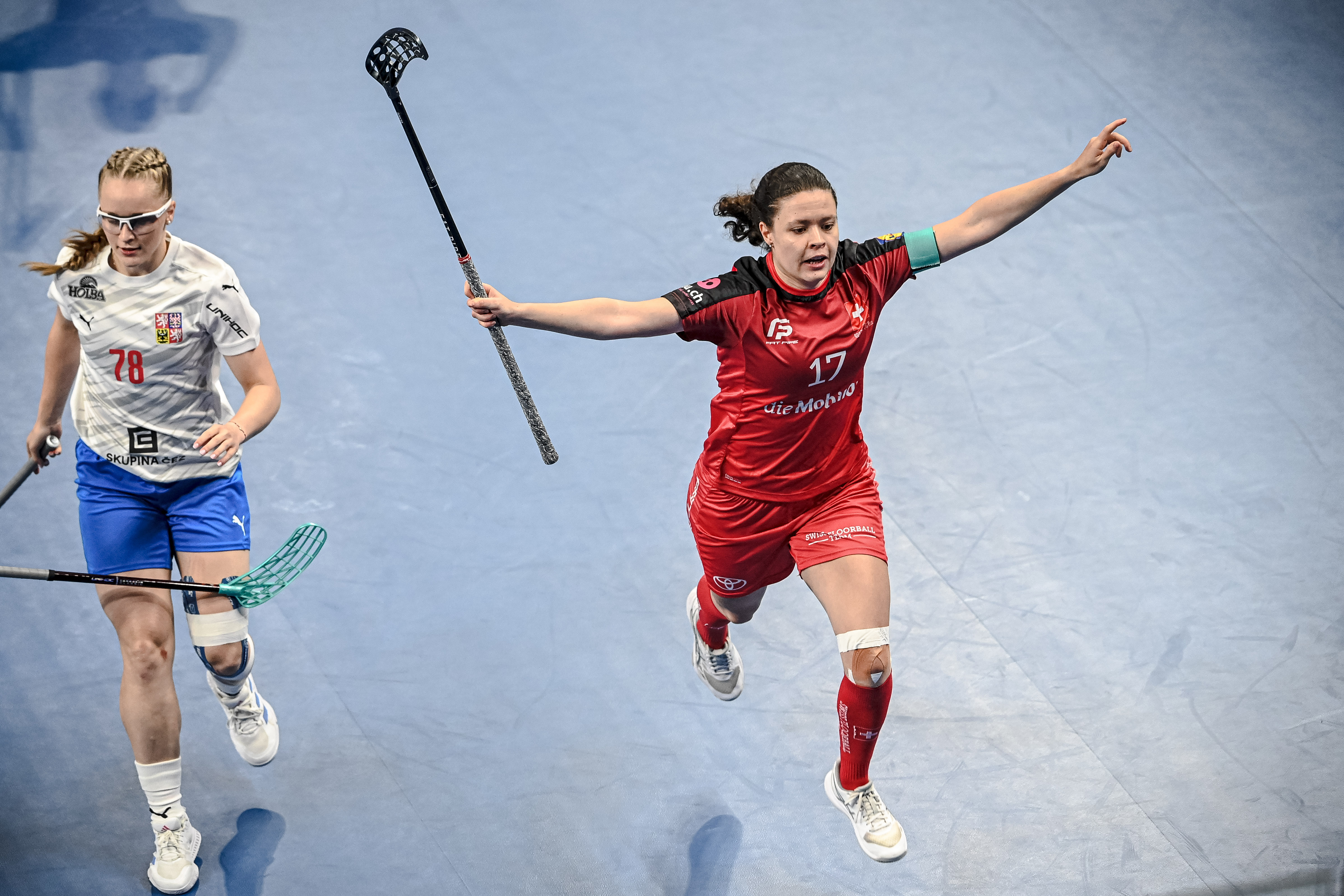 包含法国女子曲棍球队晋级半决赛的词条