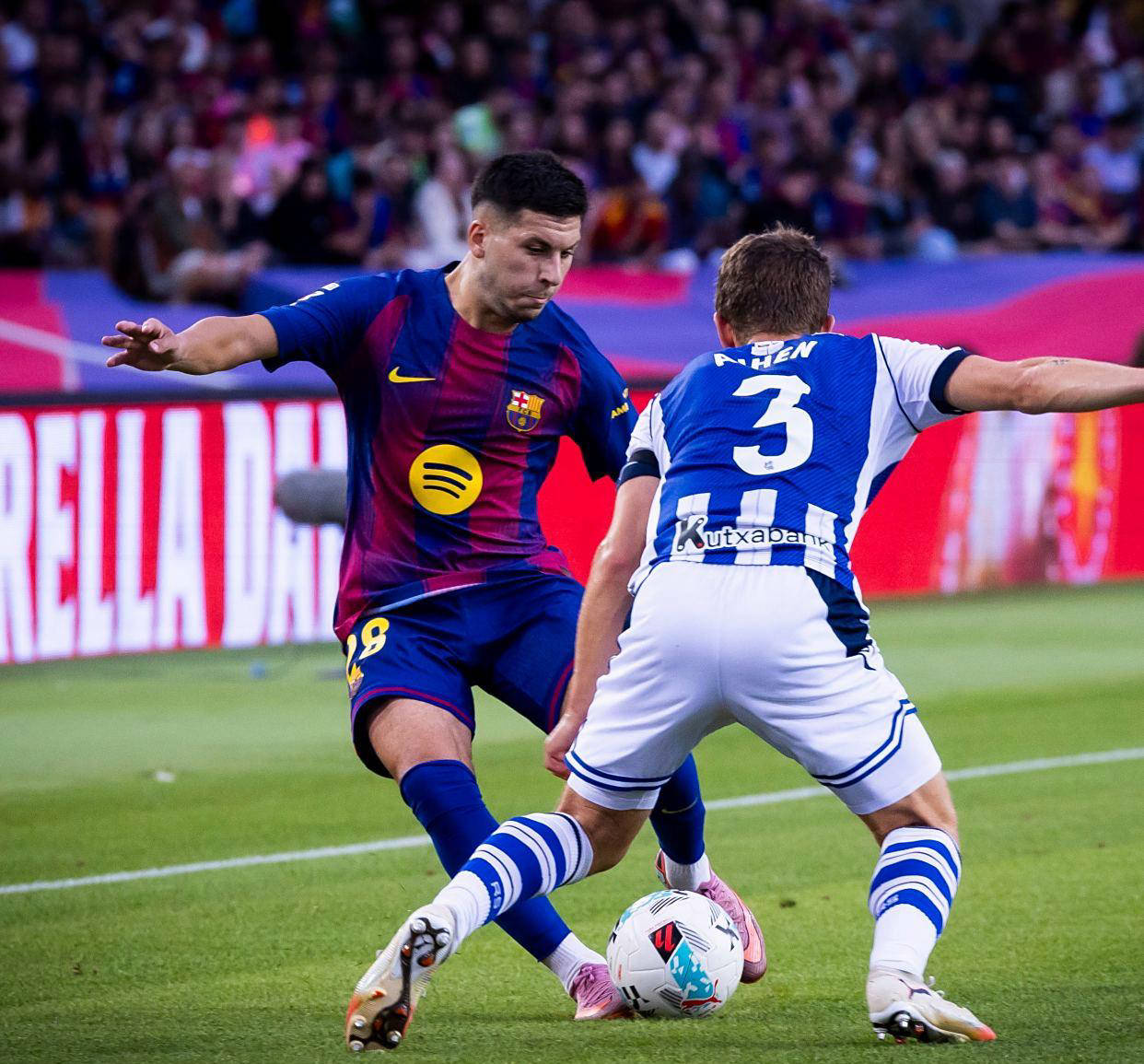 关于巴萨队长在场上展现领袖气质,带领球队取得连胜的信息 关于巴萨队长在场上展现领袖气质,带领球队取得连胜的信息