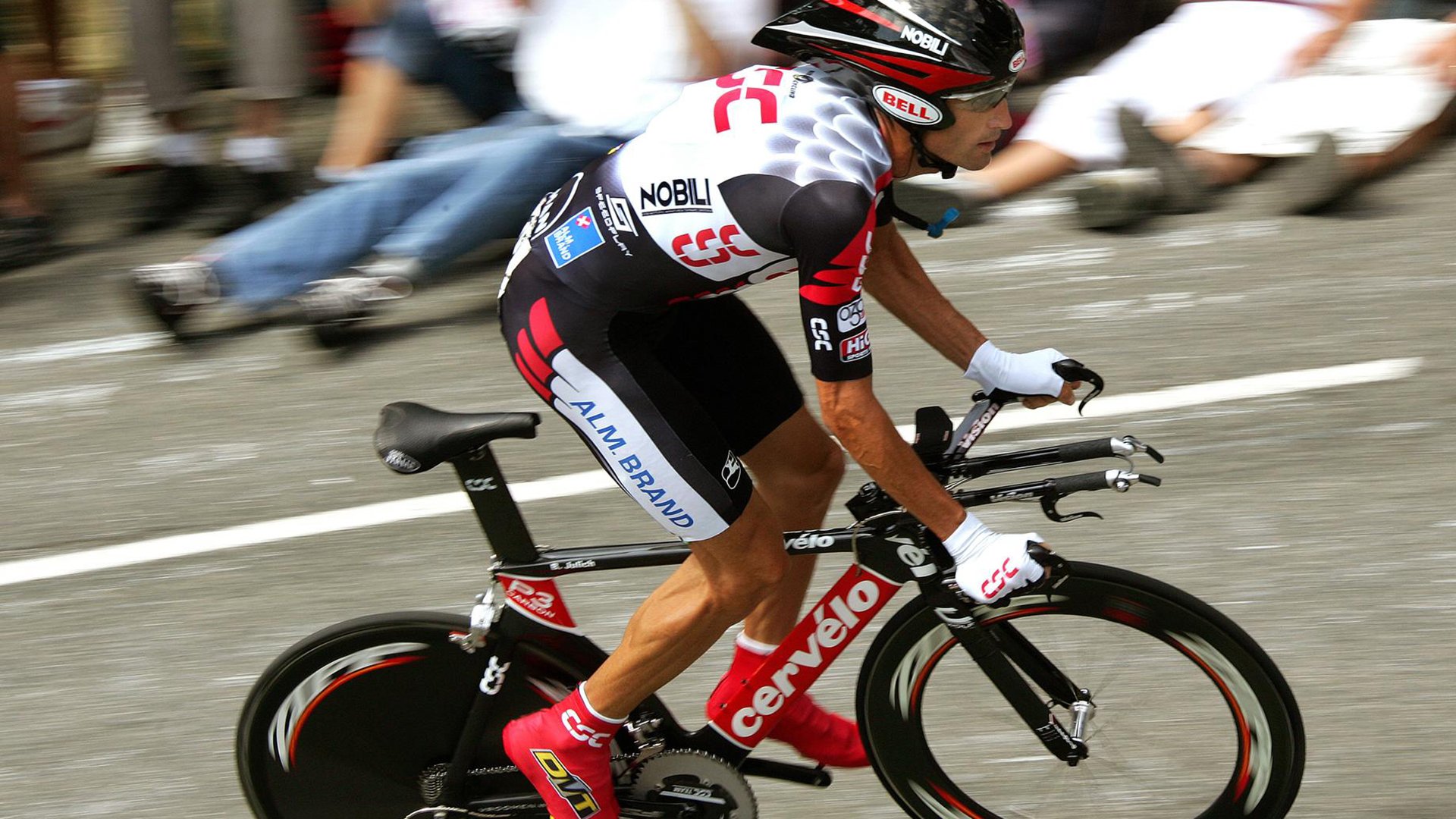 雷速体育下载-从奥斯陆到马赛，厄德高的中场魔法与那记改写历史的绝杀